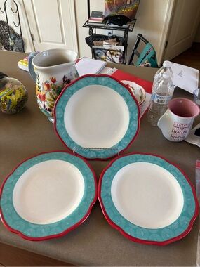 The Pioneer Woman Turquoise and Red Scalloped Edge Dinner Plates - Set of 3